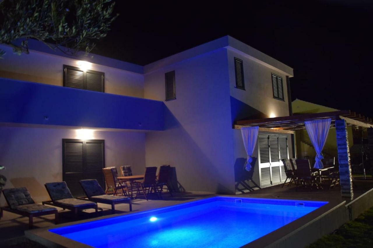 The Globetrotter'S Residence Kaštel Novi Exteriör bild