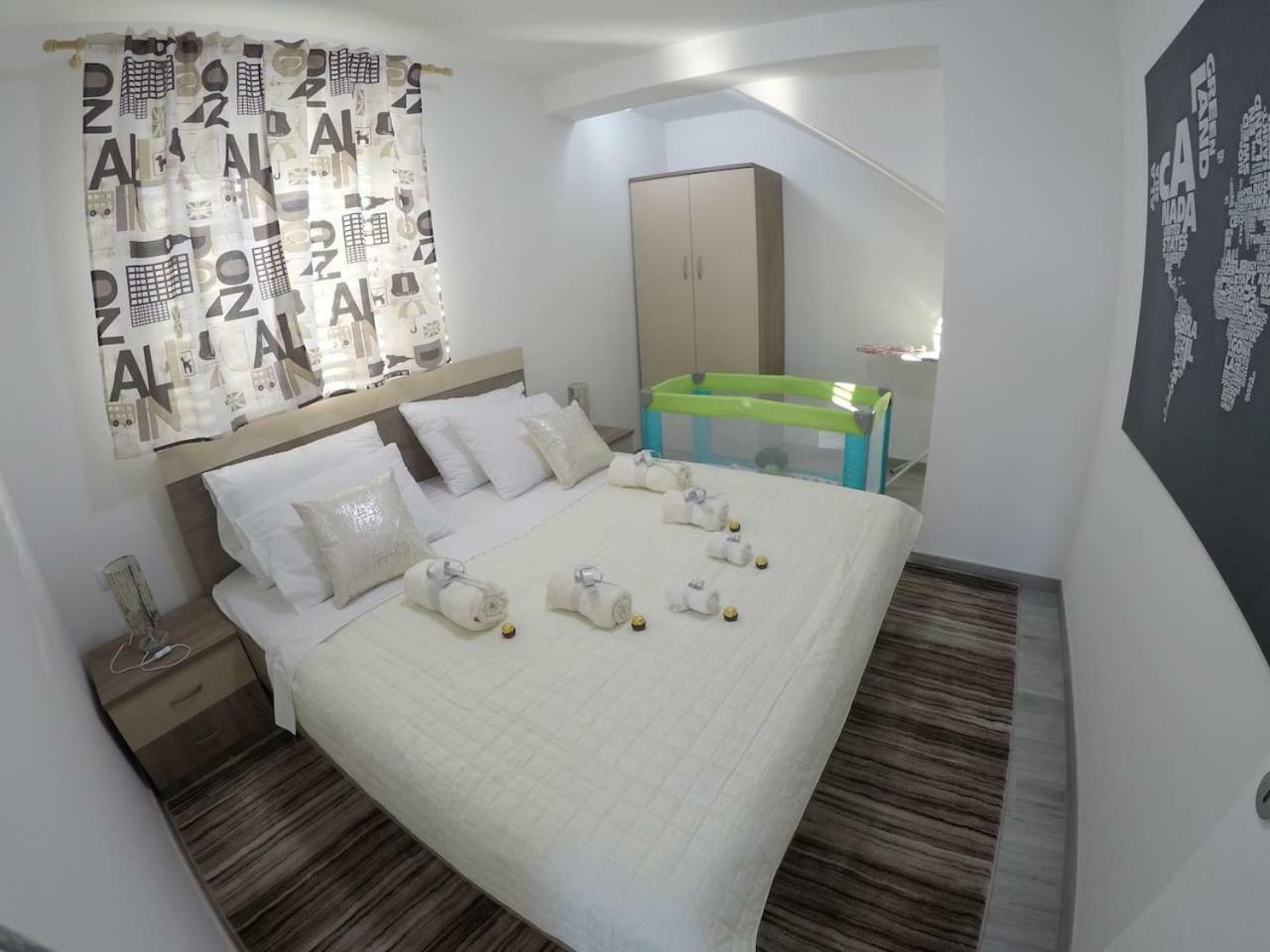 The Globetrotter'S Residence Kaštel Novi Exteriör bild